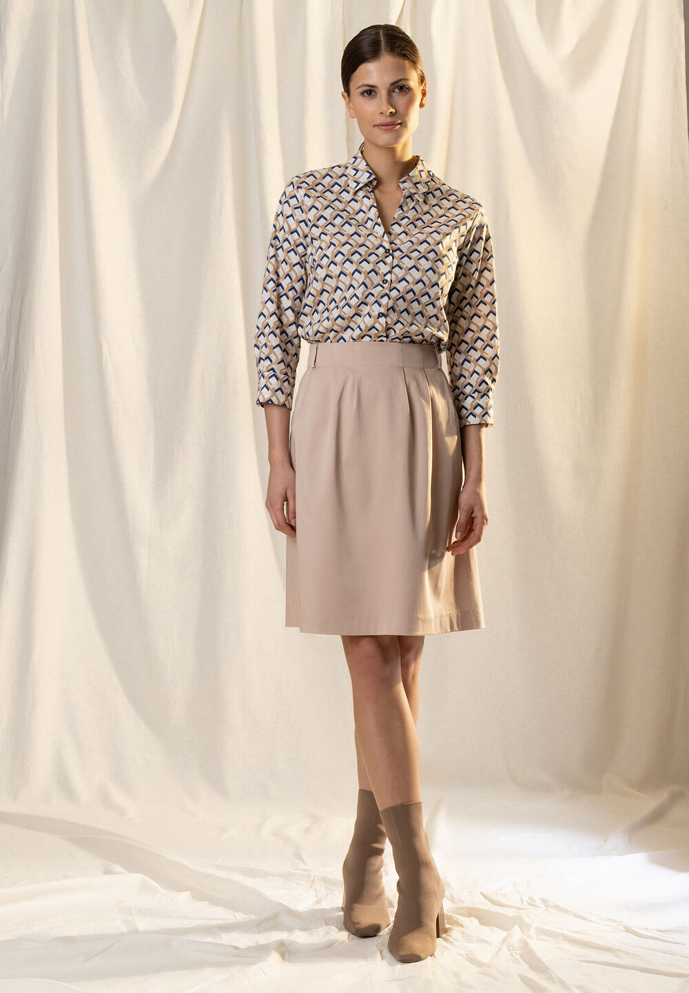 Hemdbluse, graphischer Print, Frühjahrs-Kollektion, marine Rückansicht